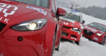 Le Mazda France incolonnate alla partenza