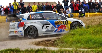 Sebastien Ogier in azione prima di andare al tappeto.