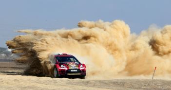 Nasser Al Attiyah e Giovanni Bernacchini in azione a Dubai