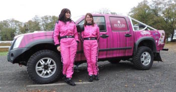 Catherine Houles e Sandrine Ridet con la loro Isuzu.