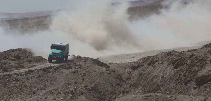 L'Iveco di De Rooy, terzo nella settima tappa della Dakar.