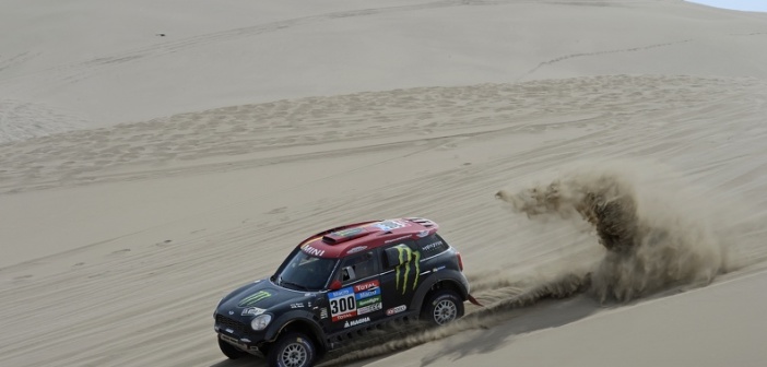 La Mini dello Spagolo tra le dune sud Americane