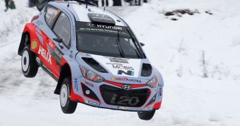 La Hyundai di Neuville balza al comando