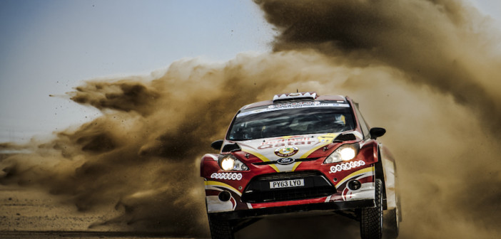 Nasser Al-Attiyah all'attacco nel deserto del Kuwait.