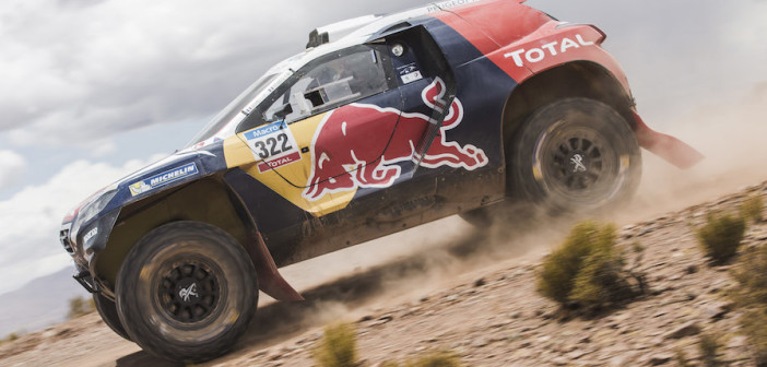 Cyril Despres in azione con la Peugeot 2008 DKR durante la Dakar di inizio anno.