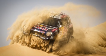 Nasser Al-Attiyah conclude al primo posto il Desert Challenge ma è poi escluso in verifica