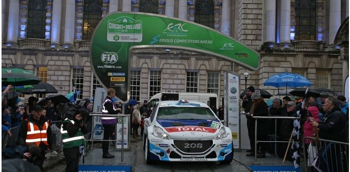 La Peugeot 208 di Breen sulla pedana di partenza.