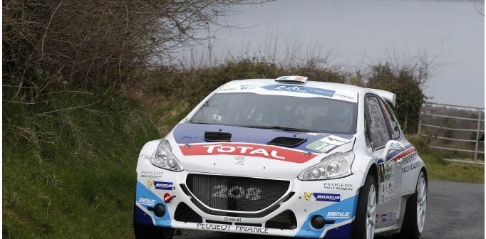 La Peugeot 208 T16 di Breen in action.