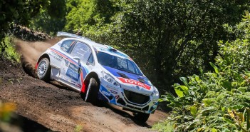 La 208 T16 di Craig Breen sulla terra delle Azzorre.