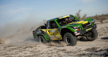 Armin Schwarz in azione con il suo mostro del deserto.