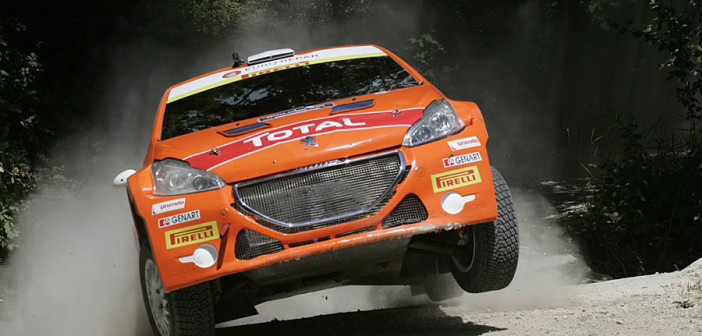 Ucci ed  una Peugeot 208 T16 R5 ruggente.