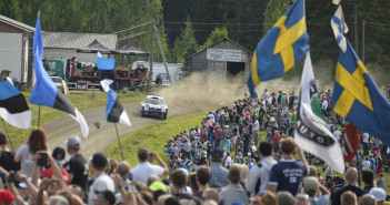 La Polo di Latvala in uno dei tanti stadi naturali del Finlandia