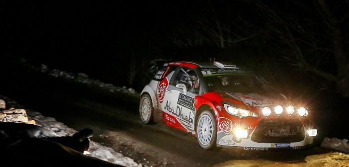 I fari della DS3 WRC di Kris Meeke illuminano la notte del Montecarlo