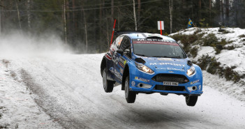 Elfyn Evans, ancora davanti a tutti nel WRC2 con la Fiesta R5 Evo.