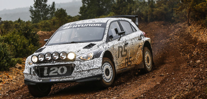 La Hyundai i20 R5 durante i primi test.