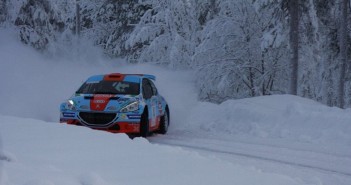 La Peugeot 208 T16 di Mika Salo in azione sulle stage Lapponi.