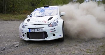 La Mirage R5 in azione nei test sullo sterrato.