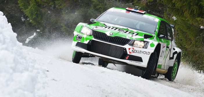 La Skoda Fabia R5 di Veiby a tutto traverso.