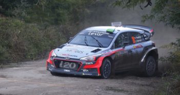 La Hyundai i20 di Paddon vola sulle strade di El Condor.