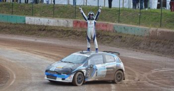 Il Terribile festeggia il primo trionfo nel rallycross.