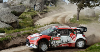 La Citroen DS3 di Meeke piega gli sterrati Lusitani.