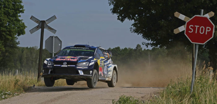 Andreas Mikkelsen sorpasso in volata.