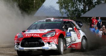 La DS3 di Meeke aggredisce sbrana le speciali Finniche.