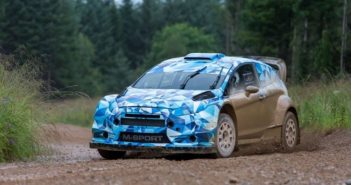 La Fiesta WRC+ nella sua prima uscita sulle strade di casa.