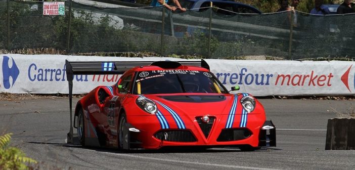 L'Alfa 4C in azione sulle rampe del Reventino