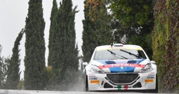 La Peugeot 208 T16 di Andreucci sotto la pioggia Scaligera