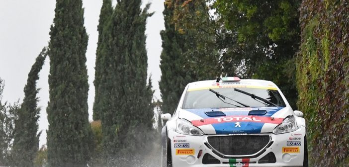 La Peugeot 208 T16 di Andreucci sotto la pioggia Scaligera