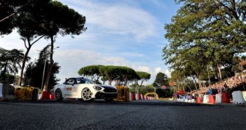 La 124 Abarth al Rally di Roma apripista con Fiorio.