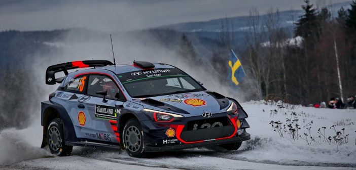 La I 20 di Neuville controlla gli avversari.