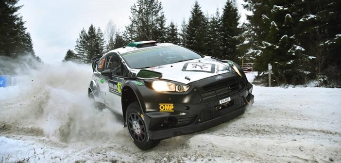 Bertelli al volante della freccia d'argento in attesa della Fiesta +