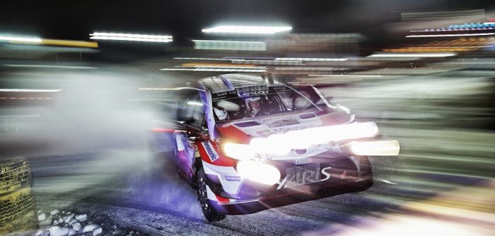 Il volto sfuocato della Yaris WRC.