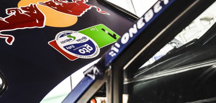 La Ford Fiesta di Ogier a cofano alzato