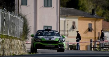 La Fiat Abarth 124 Rally di Fabrizio Andolfi Junior sulle speciali rivierasche.