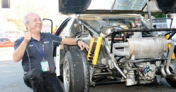 Giuseppe Volta vicino alla Lancia rally 037 a cui resterà indissolubilmente legato