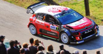 La Citroen C3 di Meeke sfreccia sulle strade di Corsica.