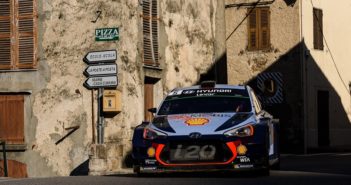 La I20 di Neuville prende le redini della Corsica.