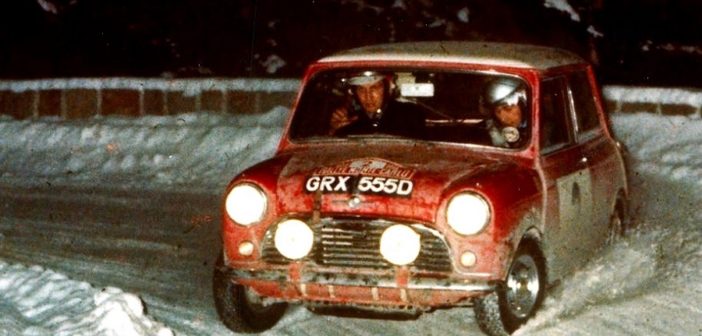 Makinen al volante della Mini sulle strade del Montecarlo.