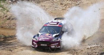 La Fiesta Evo 2 in uno dei guadi del Jordan rally.