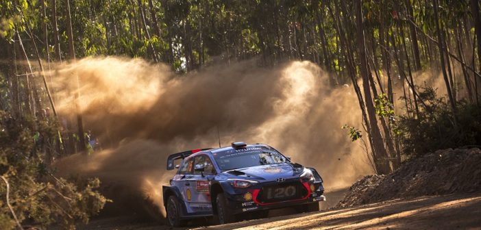 Neuville parte a tutta a caccia del tris.