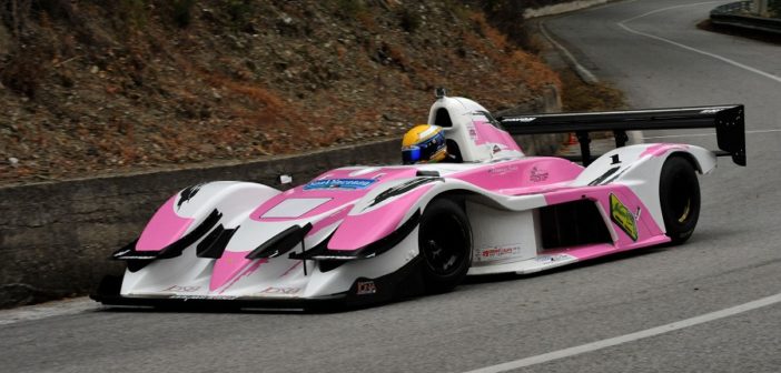 Domenico Scola Jr e la sua Osella in rosa sulle rampe di Lamezia.