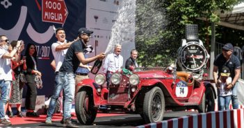 La festa del Mille Miglia sulla pedana finale.