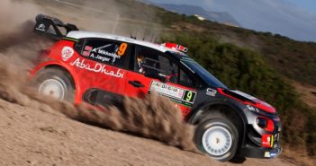 Andreas Mikkelsen al volante della Citroen C3 WRC in Sardegna