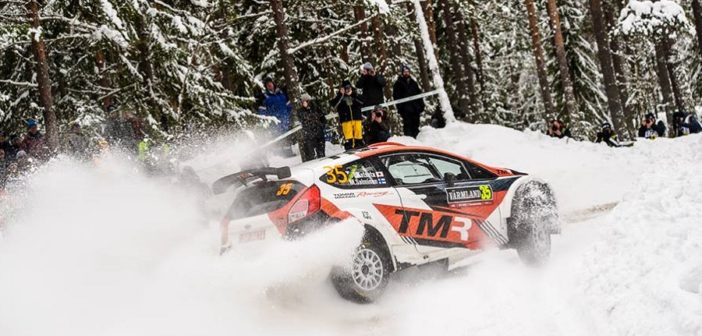 (Foto di Honza Fronek) La Fiesta della Tommi Makinen Racing di  Katsuta in versione banzai!!