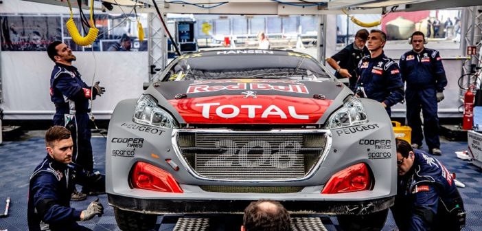 Sulle Peugeot 208 Supercar si lavora full time per il debutto delle evoluzioni.