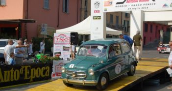 La FIAT 600 di Rapisarda sulla pedana del Renati.