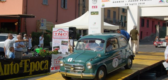 La FIAT 600 di Rapisarda sulla pedana del Renati.